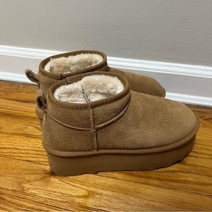 Cushionaire platform boots